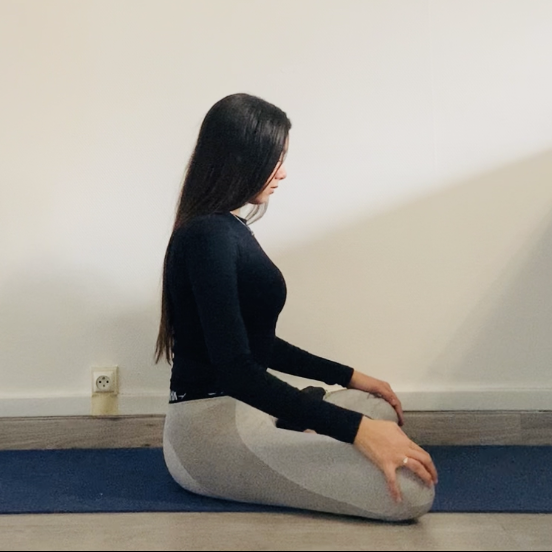 La posture du foetus ou Garbhāsana - Yoga - Etape 1